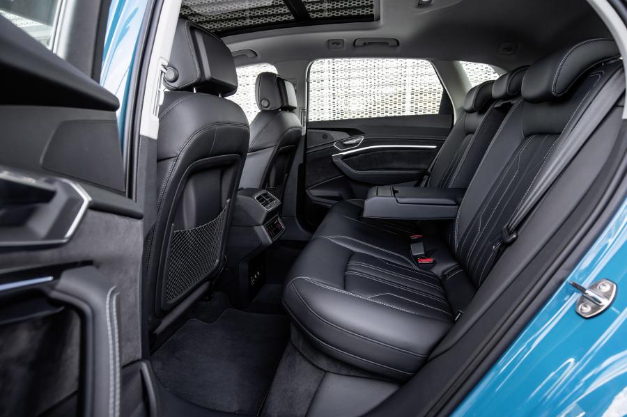 Интерьер Audi e-tron 55 Quattro 2019 года  (WW) (фото 182 из 452)